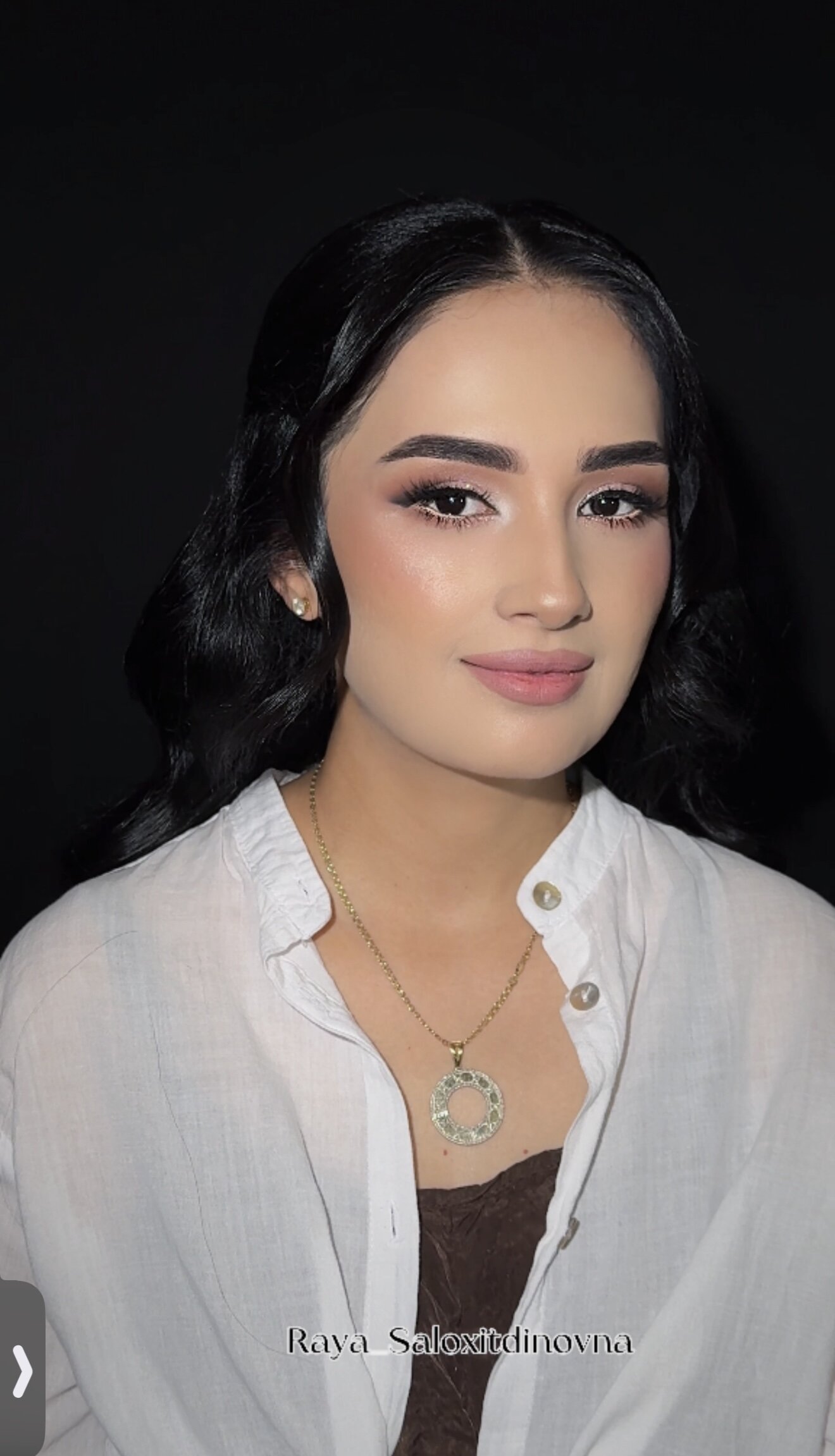Editorial makeup by Rokhinur